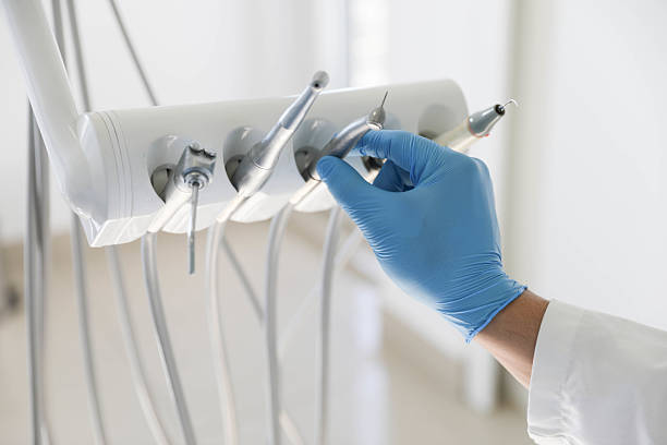 Professional Tooth Extraction technician working in Richmond, UT